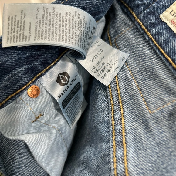 Levi’s - Picture 3 of 5
